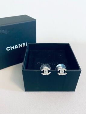 Chanel Vintage CC Small Earrings, Very Elegant